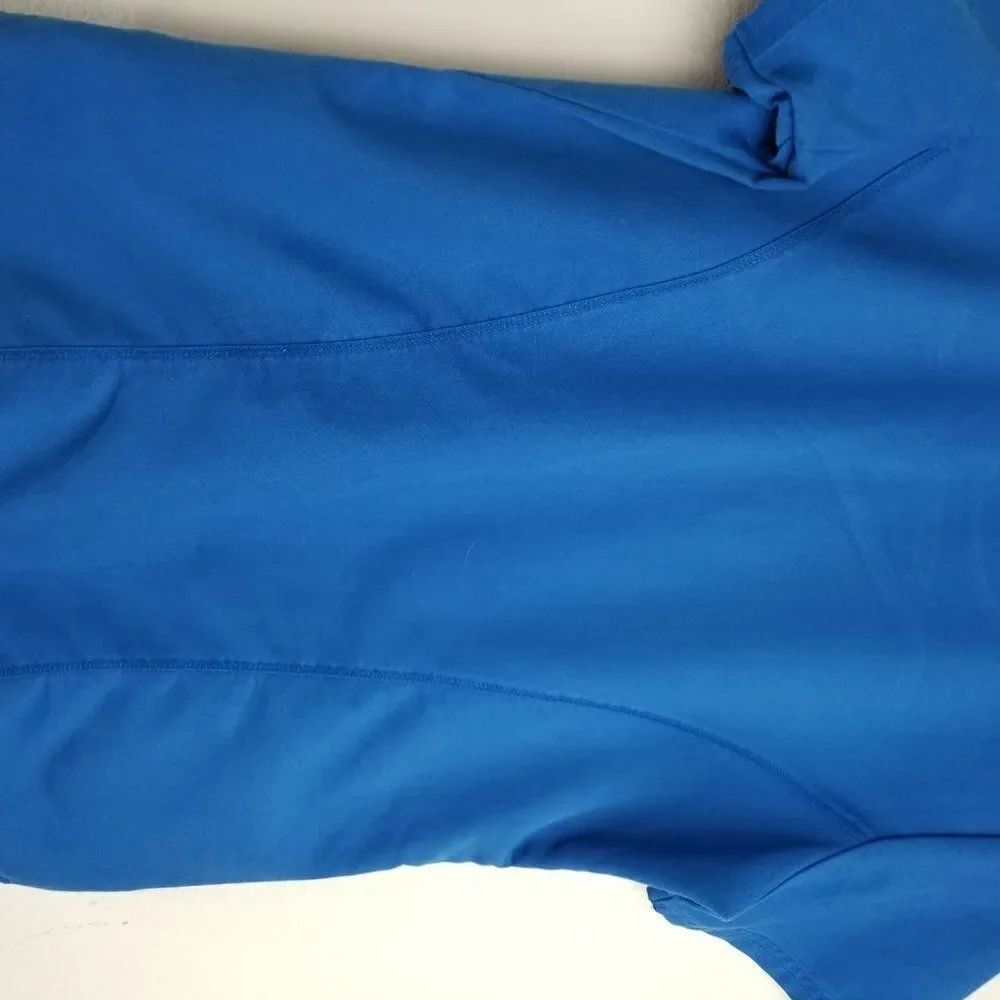 ERGO LIFE THREADS SCRUB V-NECK TOP - Picture 11 of 12